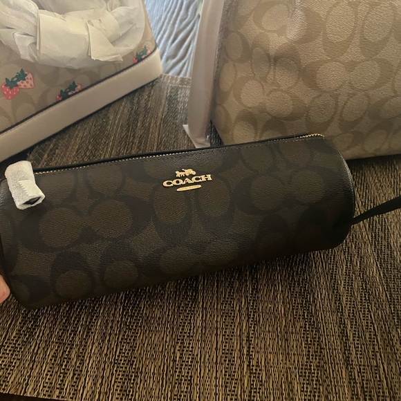 Coach/cosmetics - Picture 2 of 2